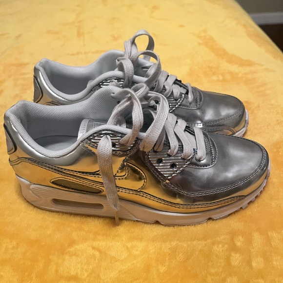 Nike Air Max metallic silver sneakers - Picture 3 of 8